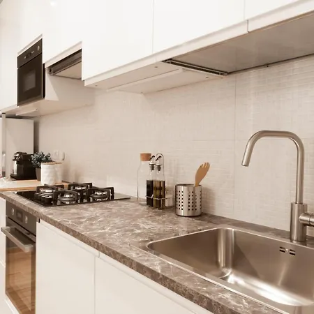 Brilla Marvelous In The Center