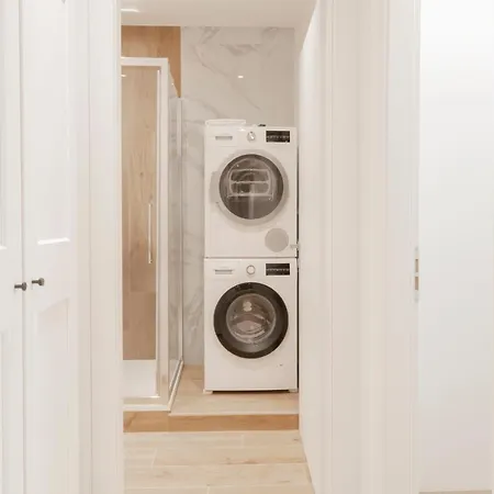 Brilla Marvelous In The Center Apartment