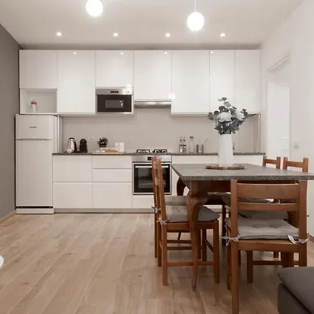 Brilla Marvelous In The Center Apartman