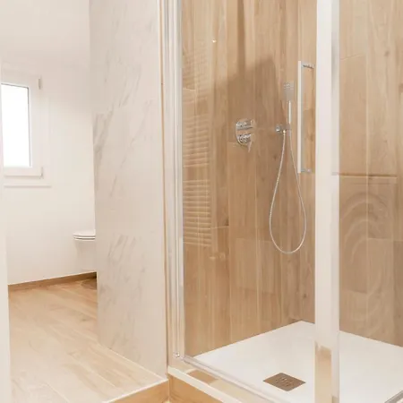 Brilla Marvelous In The Center *